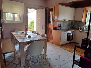 George's family friendly maisonette with great exterior - 1