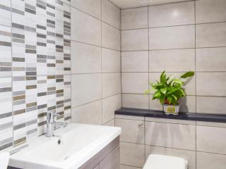 Uk7384 - The Hayloft - 3