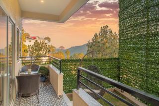 Solace Suites Hotel & Banquets - 8