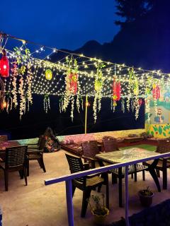 Clovee's Rooms and Cafe - 5