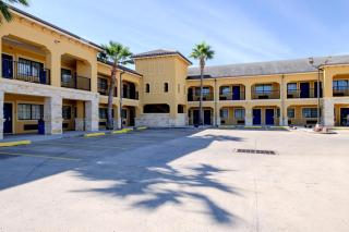 Weslaco Inn by Capital O Near Mercedes - 7