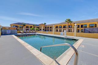 Weslaco Inn by Capital O Near Mercedes - 1