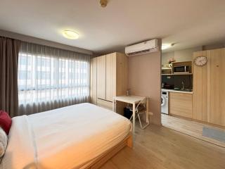 Spacious Studio Near BTS Kitchen & Washer - 2