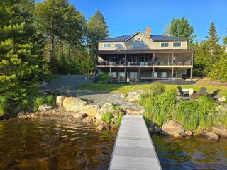 Downeast Sunset Luxury Lakehouse - 9
