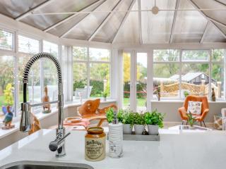 Featherstone House - 9