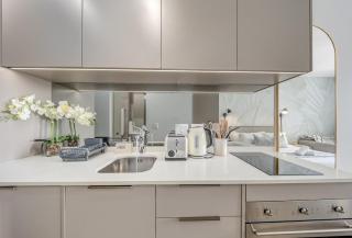 Luxury Executive Studio - One Rosebank - 8