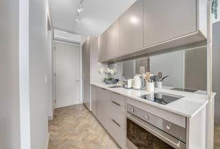 Luxury Executive Studio - One Rosebank - 3