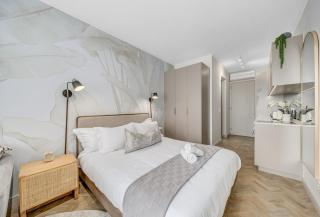 Luxury Executive Studio - One Rosebank - 1