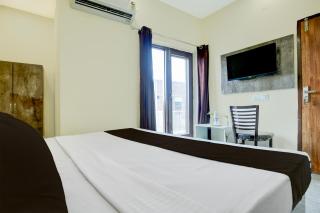 Hotel O S Town Guest House - 5