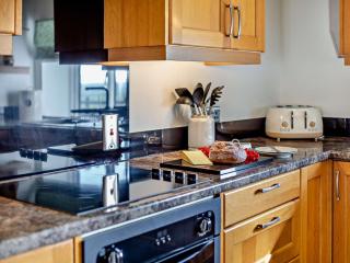 2 Bed in Hartland FIREB - 3