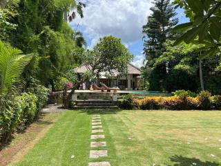 Beachfront Villa Nirwana with Private Jacuzzi - 4