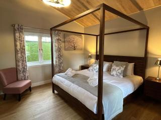 Breckland Lodge 2 with Hot Tub - Belladrum - 6