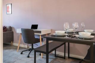 Stylish 2BDR Apartment By Torr Property Group Short Lets & Serviced Accommodation With Free WiFi Stratford Upon Avon - 2