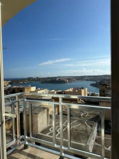 Valletta Minimal, Breezy, Coastal chic City Life - 0