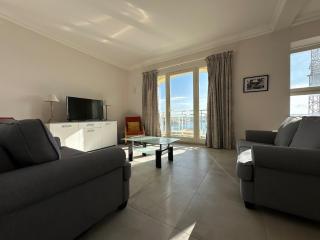 Valletta Minimal, Breezy, Coastal chic City Life - 4