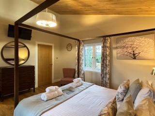 Breckland Lodge 2 with Hot Tub - Belladrum - 5