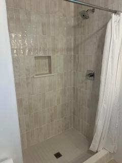 Weezie's Ocean Front Hotel and Garden Cottages - 2