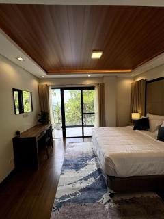 Cozy Modern Retreat with Pine and Mountain Views - 9