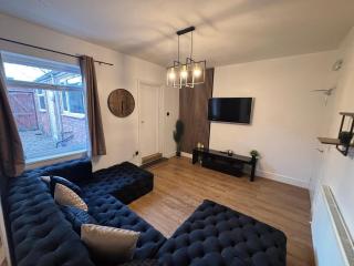 4-Bed - 3 En-Suites - Central Darlington - 0