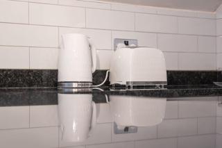 Central 1BDR Apartment By Torr Property Group Short Lets & Serviced Accommodation With Free WiFi Stratford Upon Avon - 4