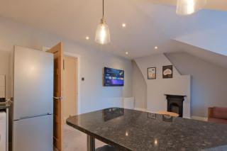 Central 1BDR Apartment By Torr Property Group Short Lets & Serviced Accommodation With Free WiFi Stratford Upon Avon - 3