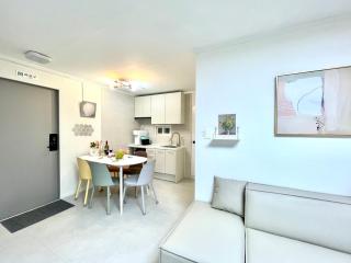 Stay Young #3 Rooms # 5 Beds # Line 2 Line 5 Yeongdeungpo-gu Office Station #Hongdae # Yeouido - 2