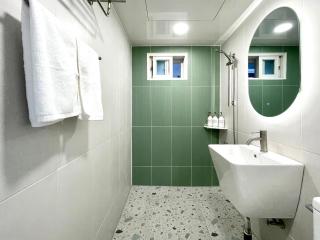 Stay Young #3 Rooms # 5 Beds # Line 2 Line 5 Yeongdeungpo-gu Office Station #Hongdae # Yeouido - 4