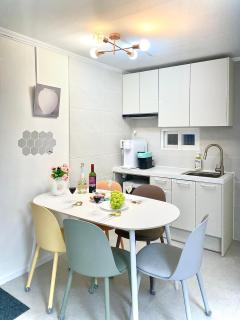 Stay Young #3 Rooms # 5 Beds # Line 2 Line 5 Yeongdeungpo-gu Office Station #Hongdae # Yeouido - 5