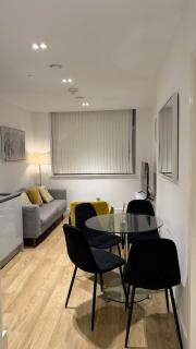 Luton Luxe Stays - 8