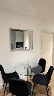 Luton Luxe Stays - 2