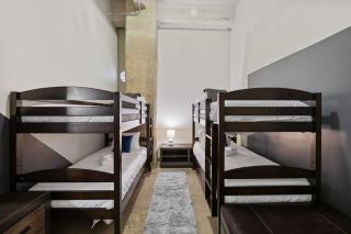 Beautiful Downtown Apartment with Pool, Parking, Laundry - 5