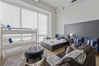 Beautiful Downtown Apartment with Pool, Parking, Laundry - 9