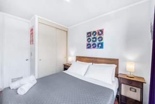 Central Suite 1D - 3 people with Desk - 6