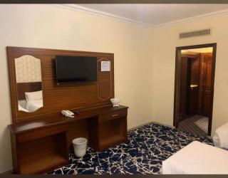 هنا الشرق - 1