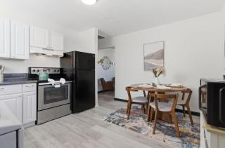 Minutes from the Beach! Navy Base and fishing pier! - 9