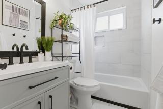 Minutes from the Beach! Navy Base and fishing pier! - 7