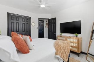 Minutes from the Beach! Navy Base and fishing pier! - 1