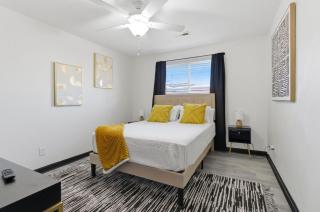 Minutes from the Beach! Navy Base and fishing pier! - 8