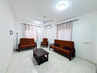 Bright 3-Bedroom Bungalow in Tujereng Sleeps 6 - 7