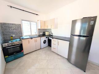 Bright 3-Bedroom Bungalow in Tujereng Sleeps 6 - 6