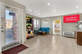 HomeTowne Studios by Red Roof Georgetown, KY - 3