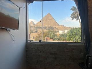 Pyramids essence view - 2