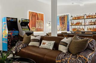 Bourbon Themed Family Home Perfect for Groups - 5