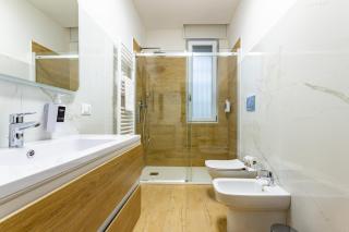 Spacious 4-Bed 2-Bath, 3 min Walk to M1 Bande Nere - Milão - 3