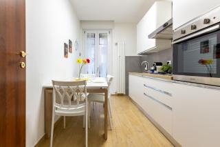 Spacious 4-Bed 2-Bath, 3 min Walk to M1 Bande Nere - Milan - 9