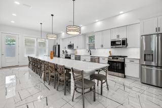 28 Maple Street - Luxury Home in 30A — Sleeps 44, Perfect for Large Groups & Beach Getaways - 9