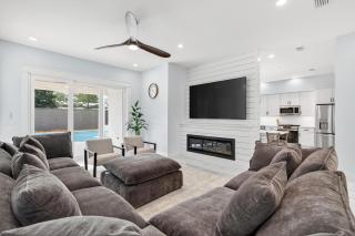 28 Maple Street - Luxury Home in 30A — Sleeps 44, Perfect for Large Groups & Beach Getaways - 6