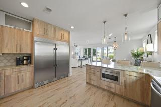 30A Coastal Breeze - Sauna, Golf Cart, Pool and Near Beach! - 2