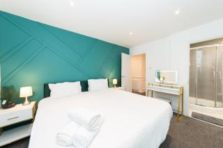 Free parking Sleeps 9 Fully Equipped Playroom - 1