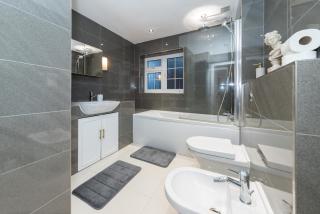 Free parking Sleeps 9 Fully Equipped Playroom - 3